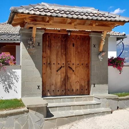 B Vishe Guest House Gjirokastra Kültér fotó