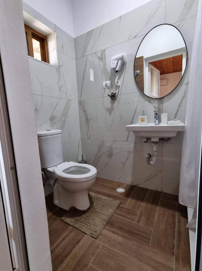 B Vishe Guest House Gjirokastra Kültér fotó