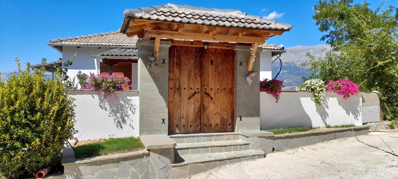 B Vishe Guest House Gjirokastra Kültér fotó