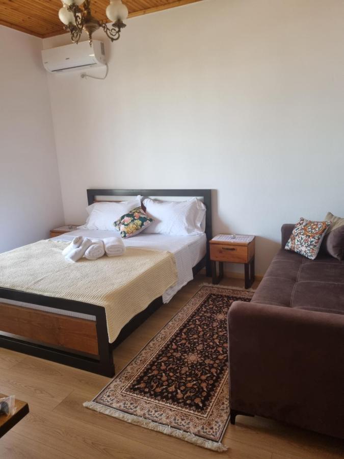 B Vishe Guest House Gjirokastra Kültér fotó